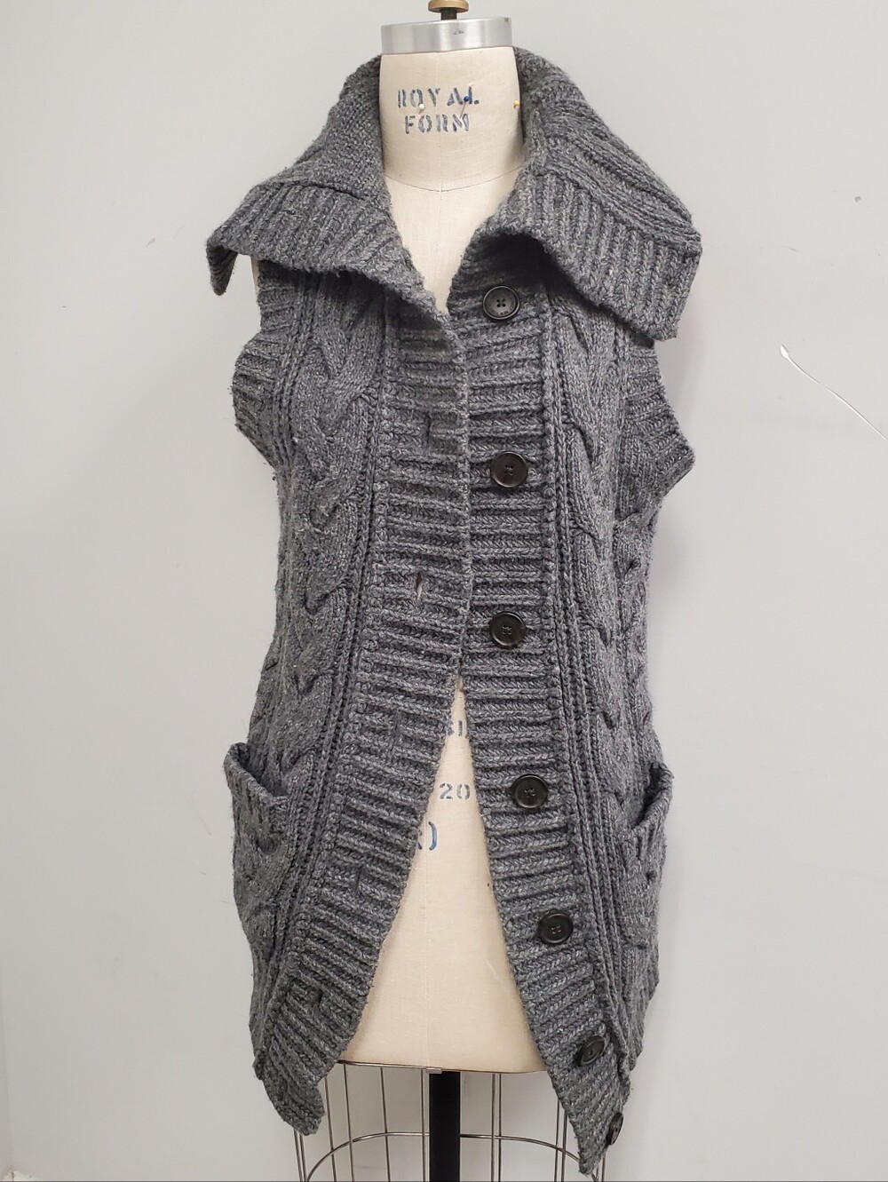 Ruehl No.925 Vest